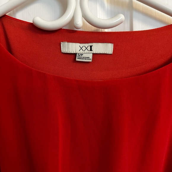 Red dress - Picture 2 of 2